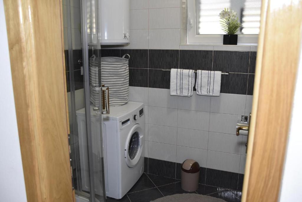 Apartmani Mira Klenovica Eksteriør billede