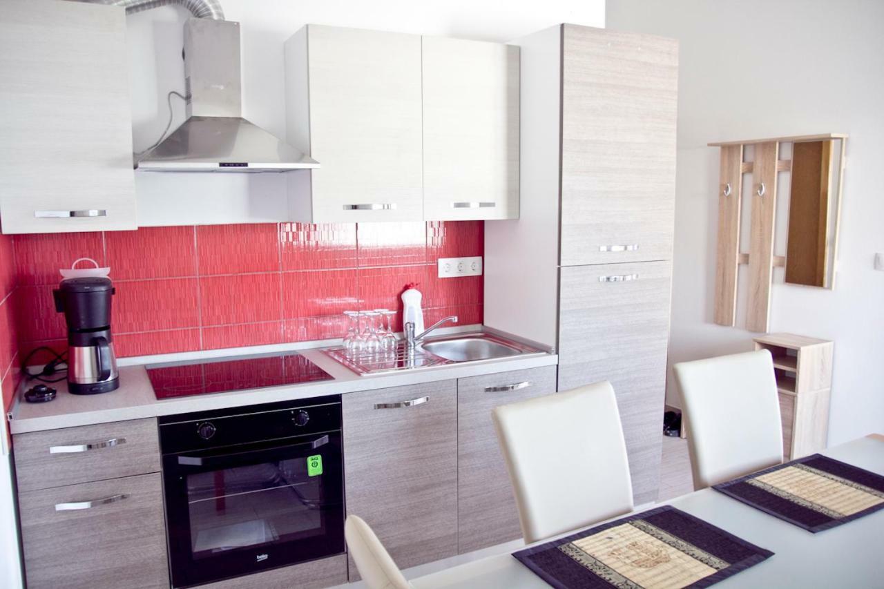 Apartmani Mira Klenovica Eksteriør billede