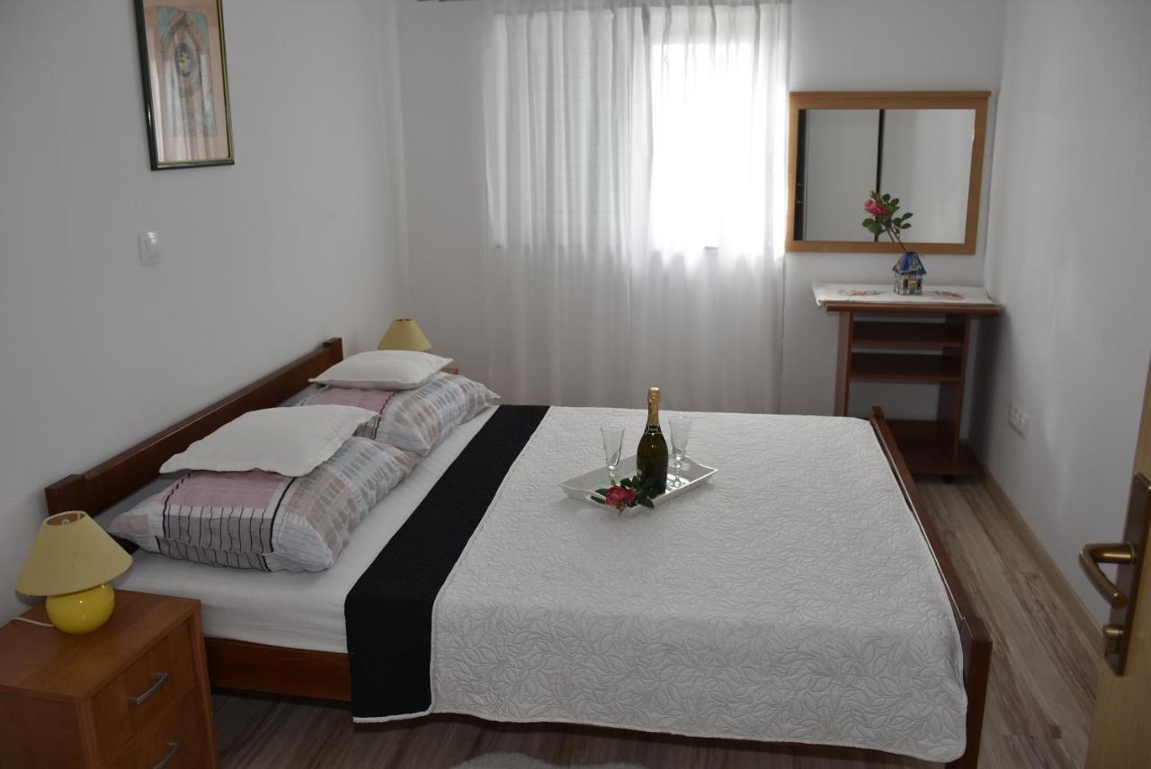 Apartmani Mira Klenovica Eksteriør billede